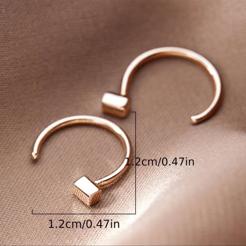 Small earring - Picture 2 of 4